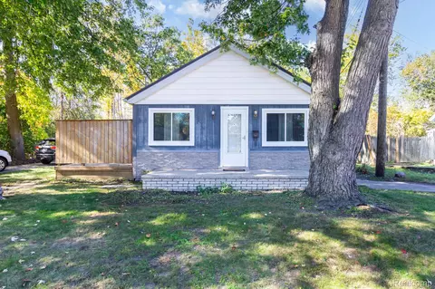 7869 Nightingale St, Dearborn Heights, MI 48127