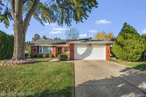 6344 Campus Dr, Dearborn Heights, MI 48127