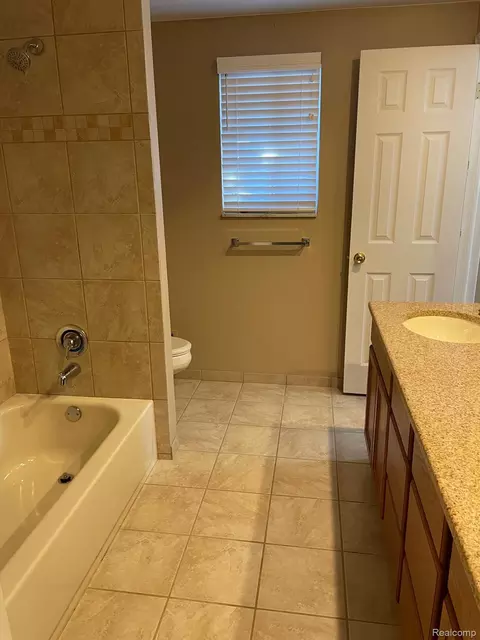Bath - 47152 Rosemary Rd, Macomb, MI 48044 photo 2 of 2