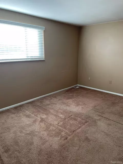 Bedroom - 47152 Rosemary Rd, Macomb, MI 48044 photo 3 of 4