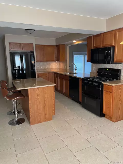 Kitchen - 47152 Rosemary Rd, Macomb, MI 48044 photo 1 of 2