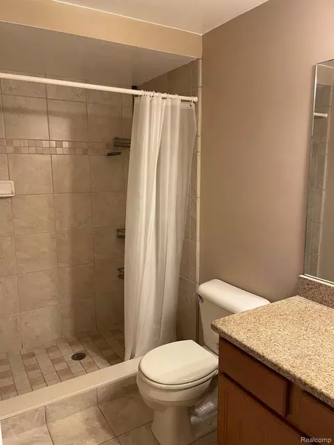 Bath - 47152 Rosemary Rd, Macomb, MI 48044 photo 1 of 2