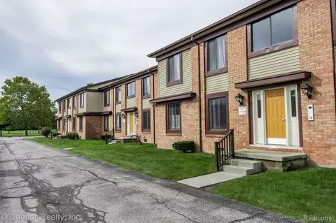 1975 Michigan Ave, Marysville, MI 48040