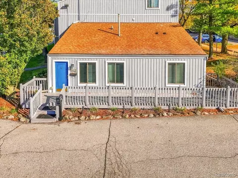 9597 Harbour Cove Ct 5 Apt Ct #105, Ypsilanti, MI 48197