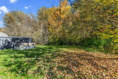 Exterior - 165 Apollo Cir, Flushing, MI 48433 photo 2 of 4