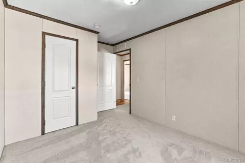 Bedroom - 165 Apollo Cir, Flushing, MI 48433 photo 4 of 8