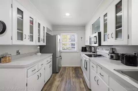 Kitchen - 22355 Olmstead St, Dearborn, MI 48124 photo 3 of 5