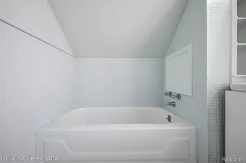 Bath - 22355 Olmstead St, Dearborn, MI 48124 photo 4 of 4