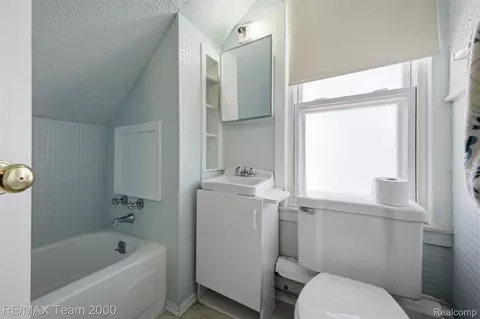 Bath - 22355 Olmstead St, Dearborn, MI 48124 photo 3 of 4