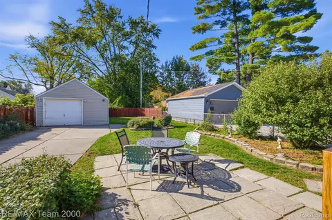 Exterior - 22355 Olmstead St, Dearborn, MI 48124 photo 6 of 8