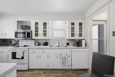 Kitchen - 22355 Olmstead St, Dearborn, MI 48124 photo 2 of 5