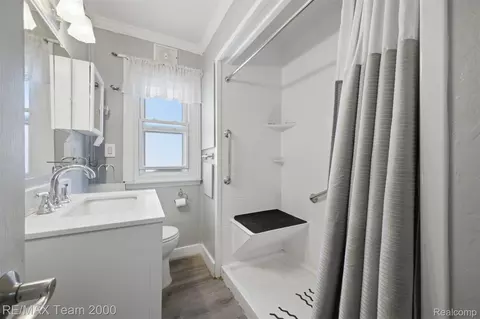 Bath - 22355 Olmstead St, Dearborn, MI 48124 photo 1 of 4