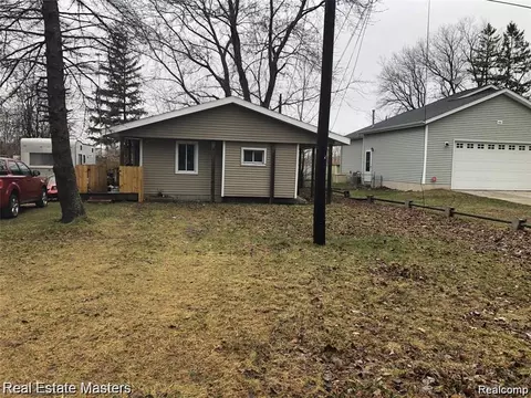 4055 Velma Dr, Fort Gratiot, MI 48059