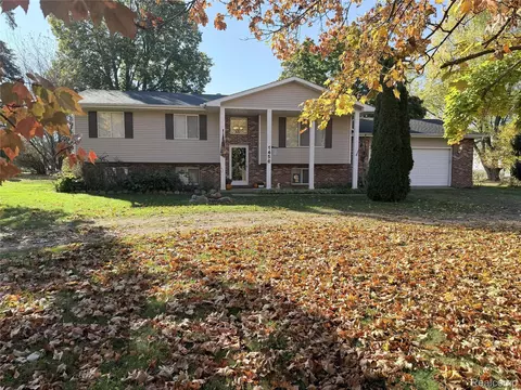 1456 Bowers Rd, Lapeer, MI 48446