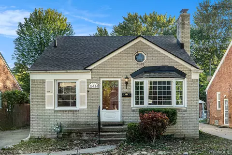 20926 Lennon St, Harper Woods, MI 48225