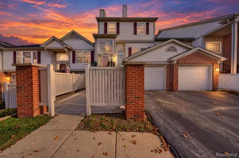 49846 Pointe Xing, Plymouth, MI 48170
