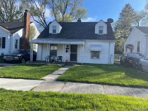 19734 Kingsville St E, Harper Woods, MI 48225