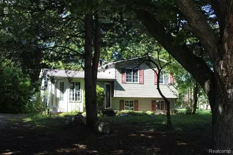 5841 Gracelawn St, Deerfield, MI 48461