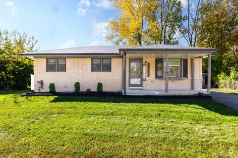 48363 Donahue Dr, Chesterfield, MI 48047