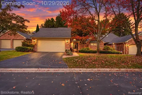 24118 Bingham Pointe Dr, Bingham Farms, MI 48025