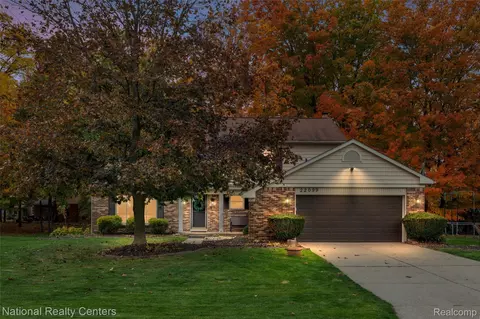 22099 Shadybrook Dr, Novi, MI 48375