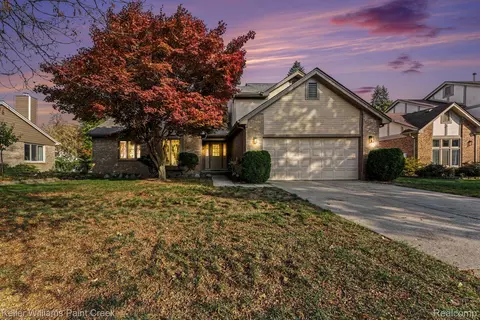 4894 Pickford Dr, Troy, MI 48085