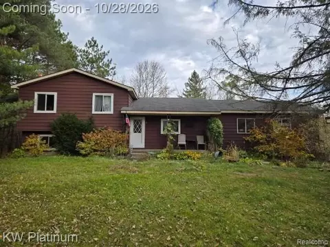 2533 S Lake Pleasant Rd, Metamora, MI 48455