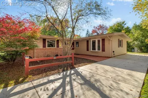 29765 Fall River Rd, Southfield, MI 48076