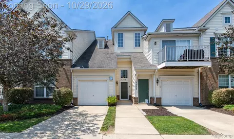 4102 Teal Ln, Wolverine Lake, MI 48390