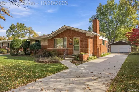 21980 Tredwell Ave, Farmington Hills, MI 48336