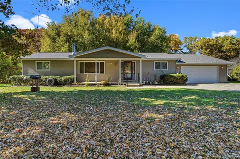 1749 Siesta Dr, Oregon, MI 48446