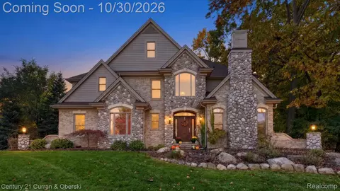 6307 Wildwood Ln, West Bloomfield, MI 48324