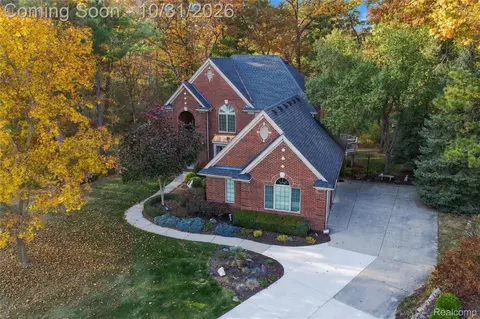 1852 Prestwick Ct, Oxford, MI 48371