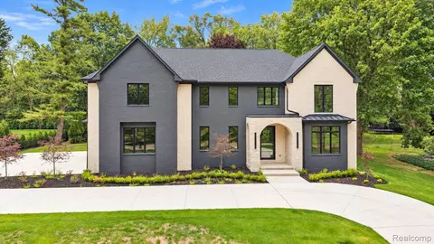 4546 Niagara Ln, Bloomfield Hills, MI 48301