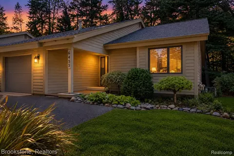 6455 Mission Rdg, Peninsula, MI 49686