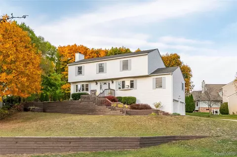 10944 Charring Cross Cir, Green Oak, MI 48189