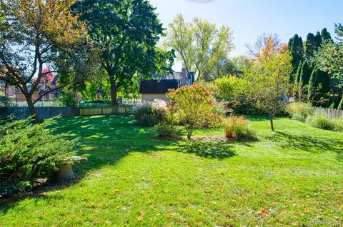 Exterior - 726 Devonshire Rd, Fowlerville, MI 48836 photo 6 of 7