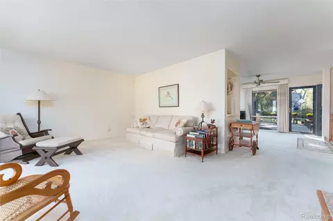 Living - 726 Devonshire Rd, Fowlerville, MI 48836 photo 3 of 5