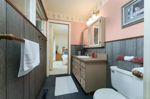 Bath - 726 Devonshire Rd, Fowlerville, MI 48836 photo 1 of 3