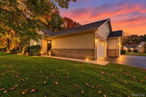 37567 N Dianne Ln #121, Huron, MI 48164