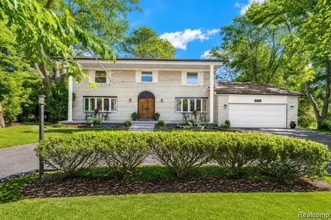 28700 W 14 Mile Rd, West Bloomfield, MI 48322