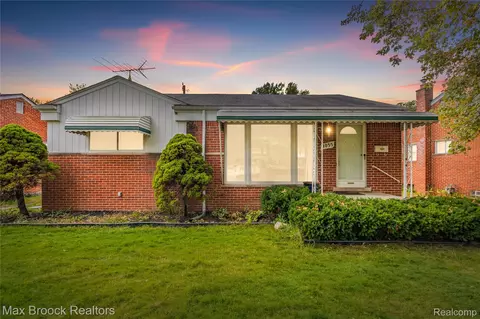 9055 Columbia, Redford, MI 48239