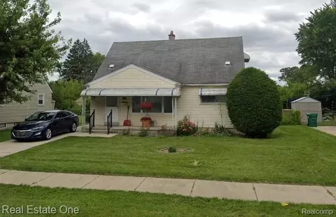 1735 Cardwell St, Garden City, MI 48135