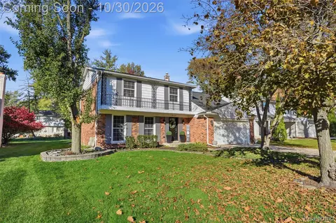 30089 Pleasant Trl, Southfield, MI 48076