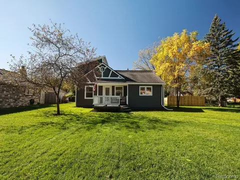 1100 Nokomis Way, Waterford, MI 48328