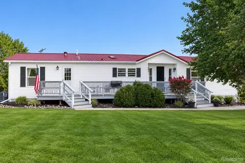 3393 Mckinley Rd, China, MI 48054