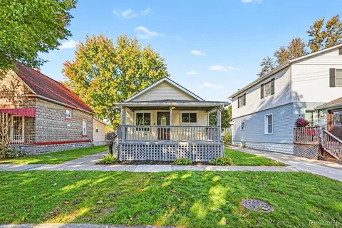 237 Pleasant St, Marine City, MI 48039