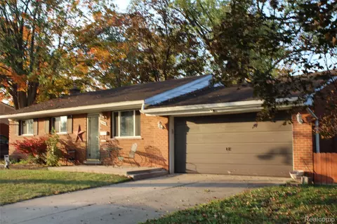 30606 Pierce St, Garden City, MI 48135