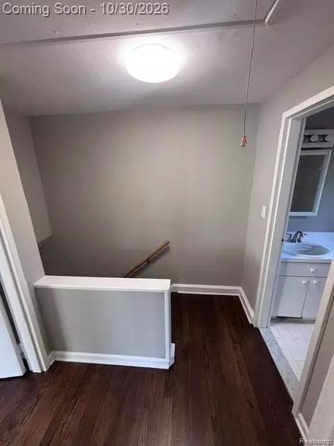 Entry Way - 1722 Graefield Rd Apt Rd #46, Birmingham, MI 48009 photo 4 of 4