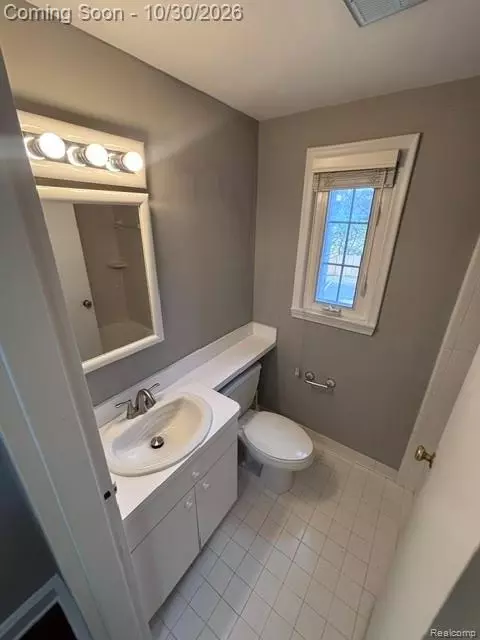 Bath - 1722 Graefield Rd Apt Rd #46, Birmingham, MI 48009 photo 2 of 2